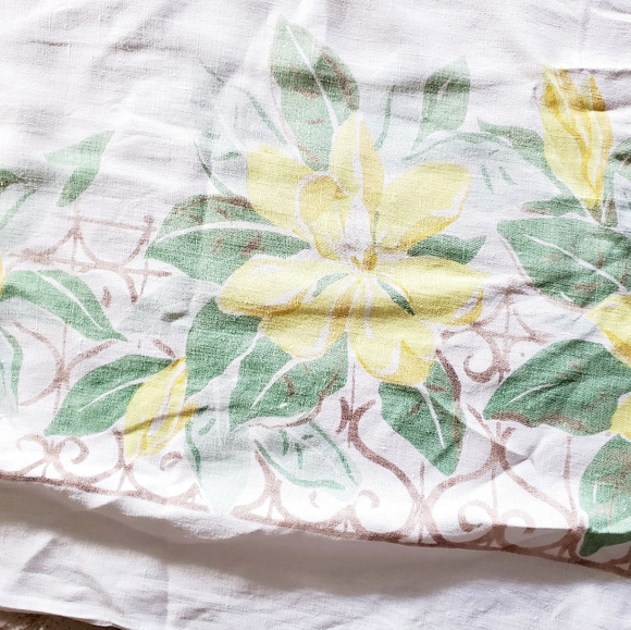 Leacock Prints Vintage Infinity Trellis with Yellow Magnolia Foliage Tablecloth - Picture 4 of 8